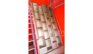 Movable ladder